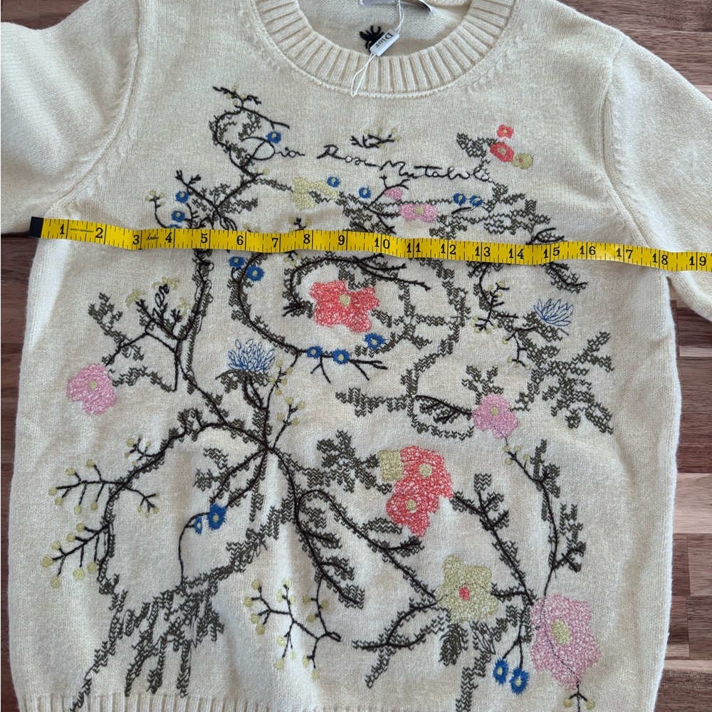 Christian Dior Embroidered crewneck cream sweater Small NWOT - Picture 10 of 15